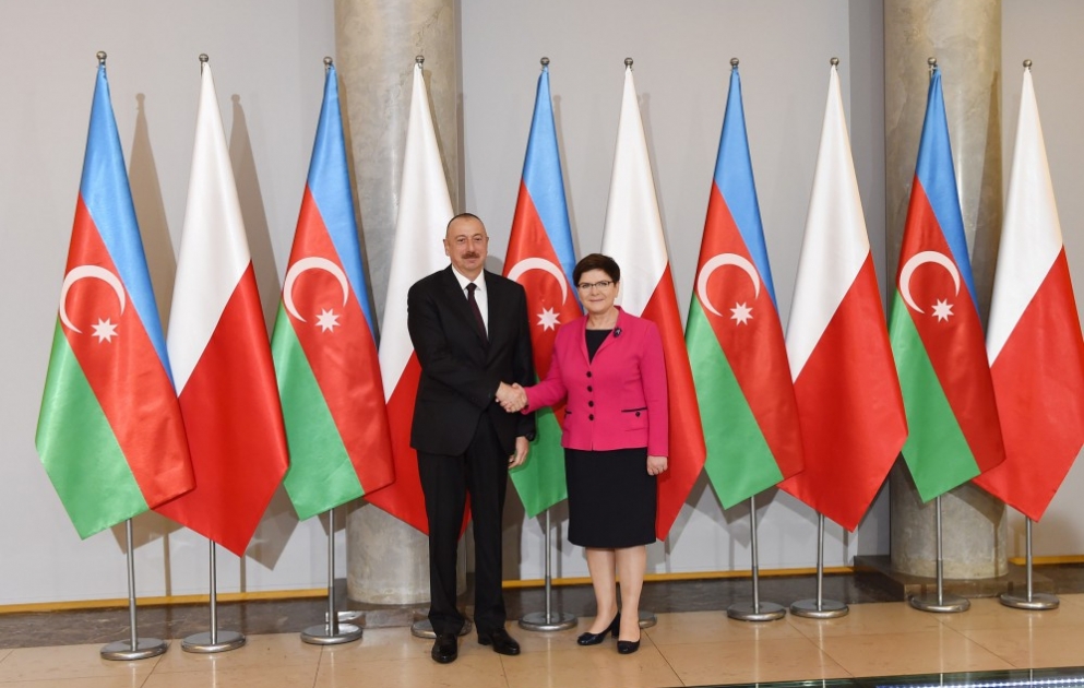 Azərbaycan Prezidenti İlham Əliyev Varşavada Polşanın Baş naziri ilə görüşüb
