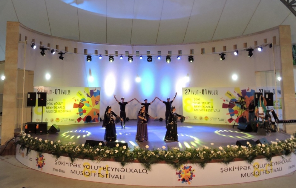 Şəki festivalında “Təbriz” rəqs qrupunun çıxışı maraqla qarşılanıb