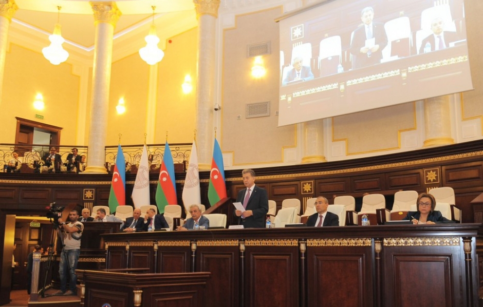 AMEA-nın ilk məzunlarına diplomlar təqdim olunub