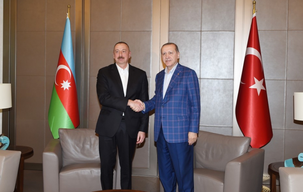 Azərbaycan Prezidenti İlham Əliyev Türkiyə Prezidenti Rəcəb Tayyib Ərdoğan ilə görüşüb, birgə şam ediblər