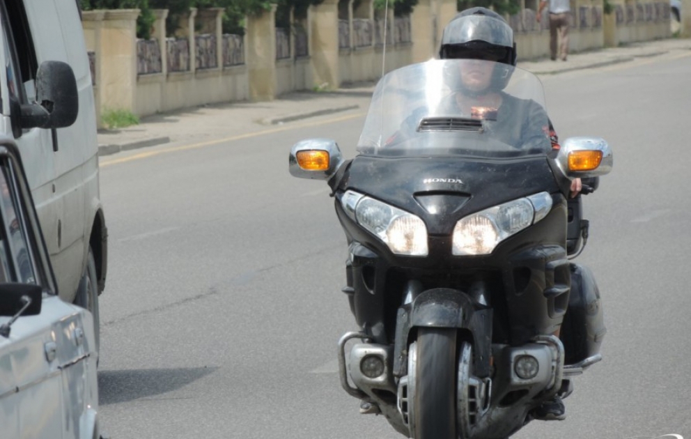 Motosikletlə səfərə çıxan rusiyalı səyyah yolunu Azərbaycandan salıb