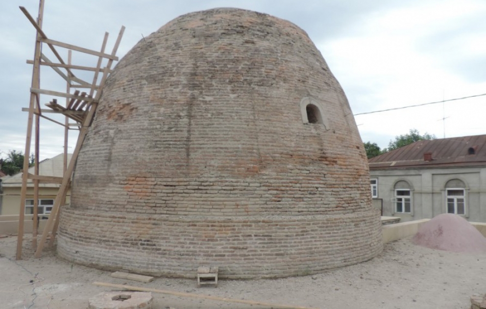 Qubadakı “Günbəzli hamam”ın həyətində qədimdə istifadə olunmuş qazanxana aşkarlanıb