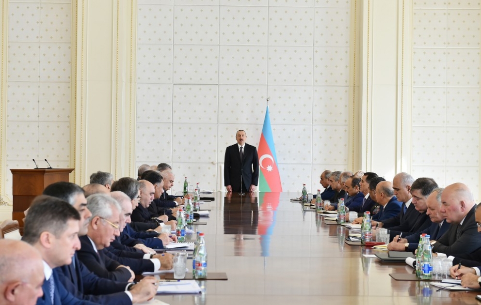 Prezident İlham Əliyevin sədrliyi ilə Nazirlər Kabinetinin 2017-ci ilin birinci yarısının sosial-iqtisadi inkişafının yekunlarına və qarşıda duran vəzifələrə həsr olunan iclası keçirilib
