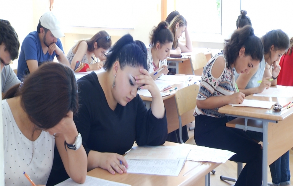 II və III ixtisas qruplarının abituriyentləri üçün keçirilən qəbul imtahanı başa çatıb