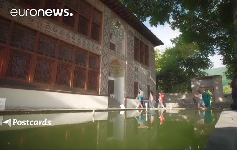 Euronews: Дворец из тысяч разноцветных стекол
