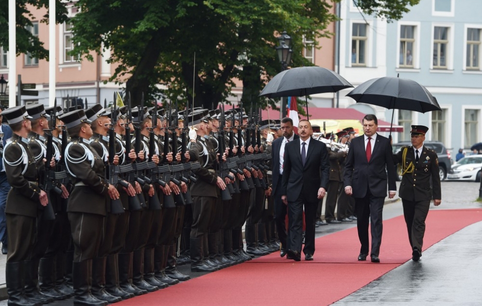 Offizieller Empfang von Aserbaidschans Präsident in Riga