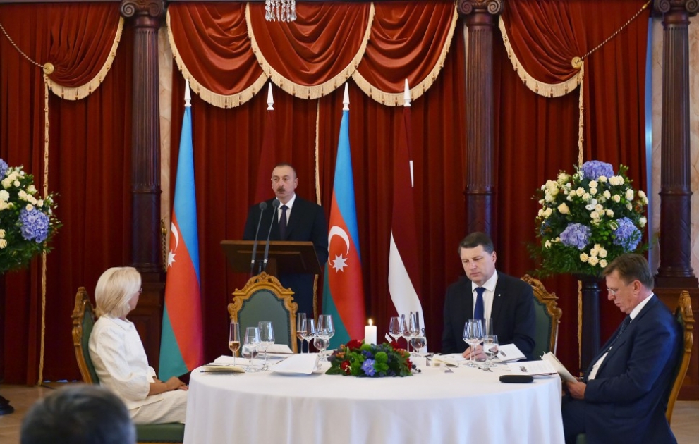 Ali qonağın şərəfinə