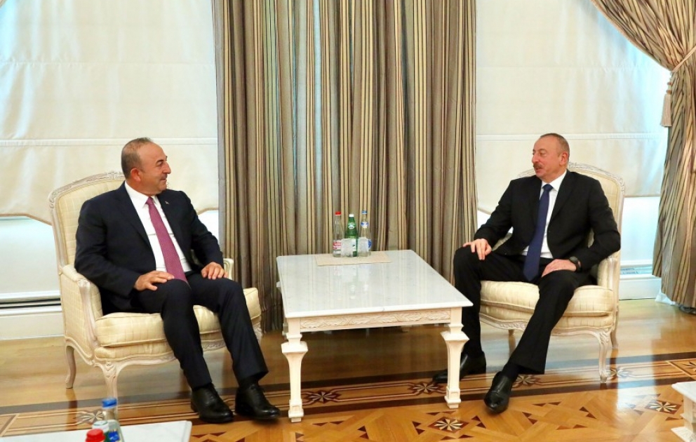 Prezident İlham Əliyev Türkiyənin xarici işlər nazirini qəbul edib