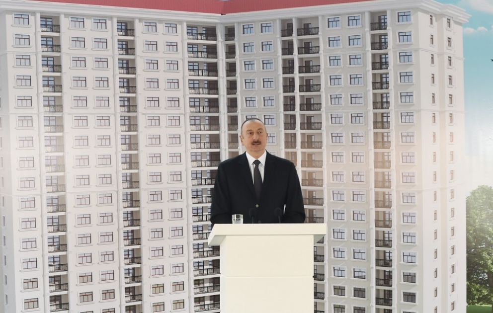 President Ilham Aliyev attended ceremony to give out apartments to journalists