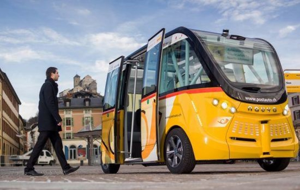 Sales of the first unmanned bus will begin in the fall of 2017
