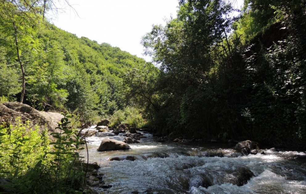Village de Bouzloug : une merveille de la nature dans les montagnes