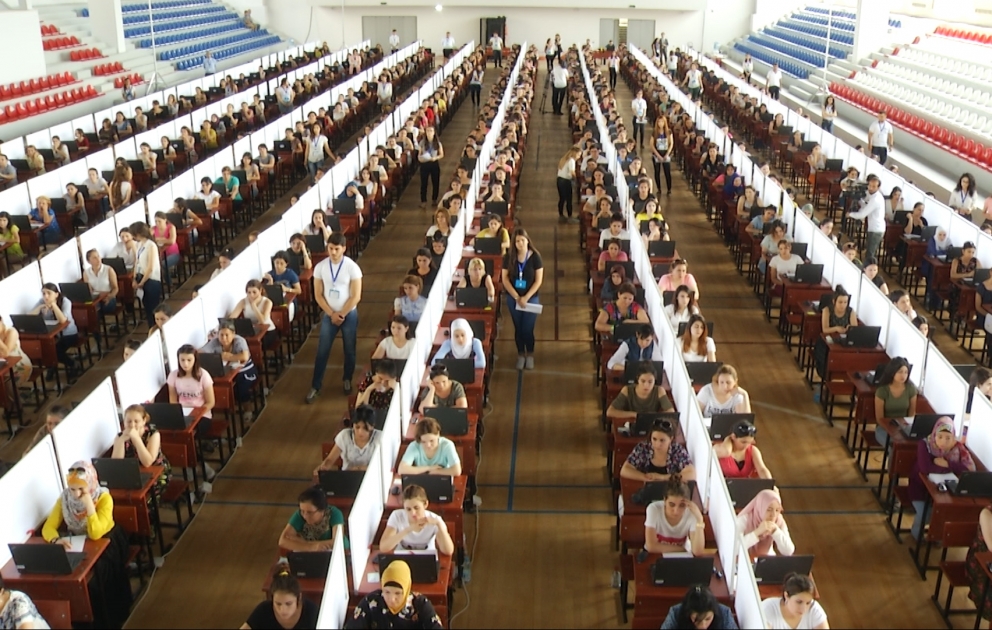 Müəllim adını qazanmaq istəyən 6 minə yaxın namizəd test imtahanı verib