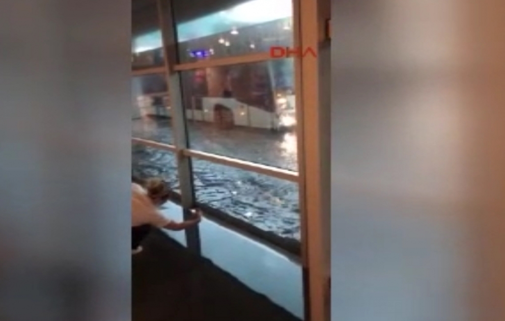 Atatürk Hava Limanı su içində