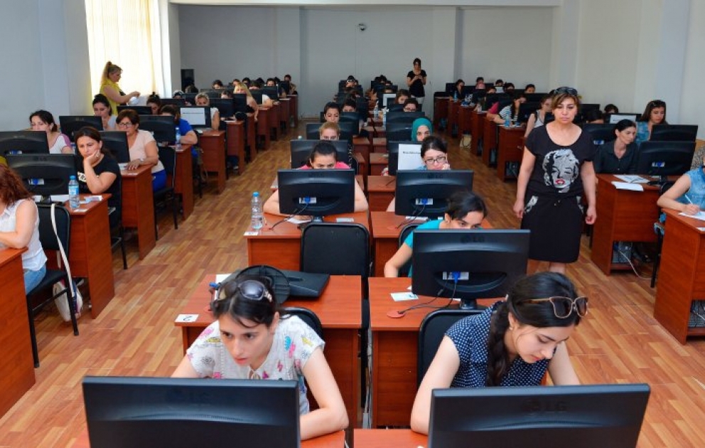 İndiyədək 30 minədək namizəd müəllim olmaq üçün imtahan verib