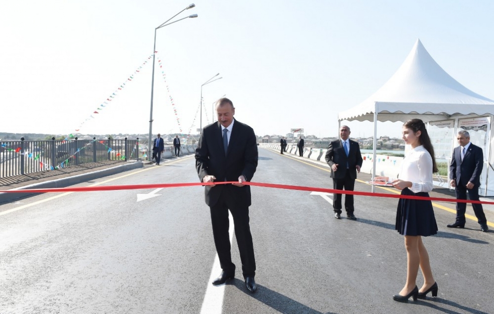 Prezident İlham Əliyev yenidən qurulan Pirşağı-Novxanı və Binəqədi-Novxanı-Corat yollarının açılışında iştirak edib