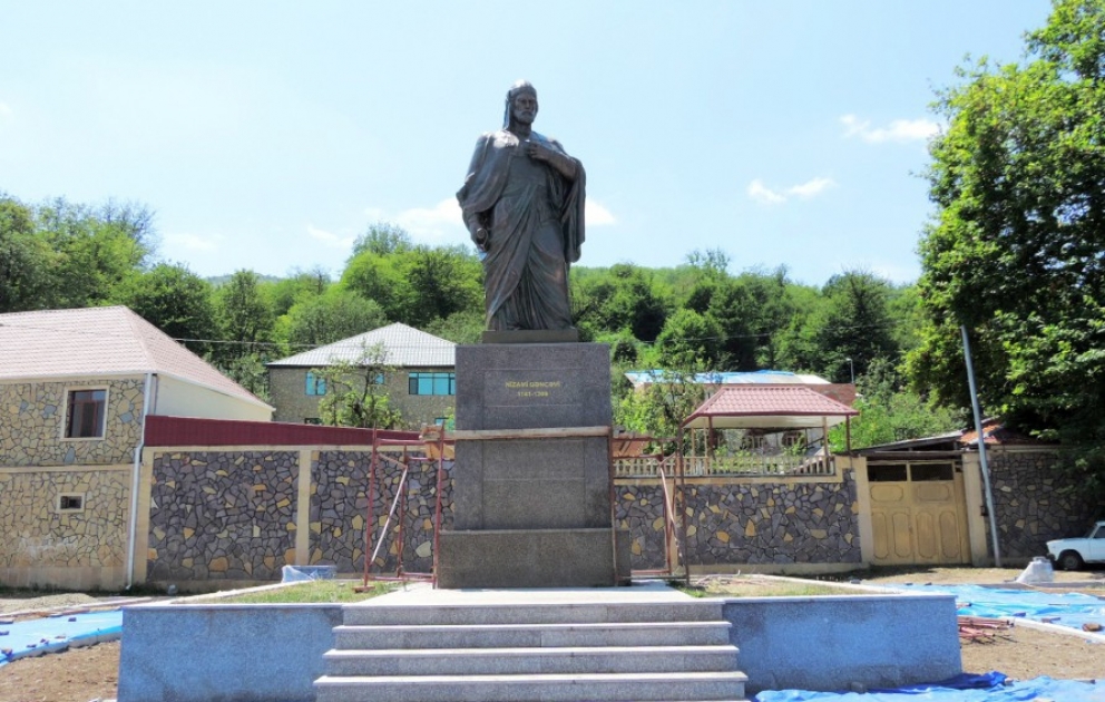 Gəncənin Hacıkənd qəsəbəsində “Nizaminin sələfləri və xələfləri” adlı park salınır
