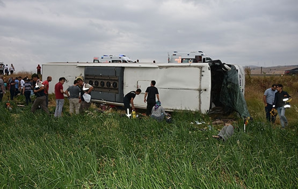 Türkiyədə avtobus qəzaya uğrayıb, ölənlər var