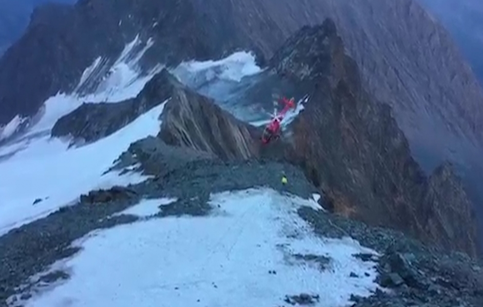Alpinisti xilas etməyə çalışan helikopter qəzaya uğradı