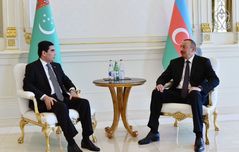 Prezident İlham Əliyevin və Prezident Qurbanqulu Berdiməhəmmədovun təkbətək görüşü olub