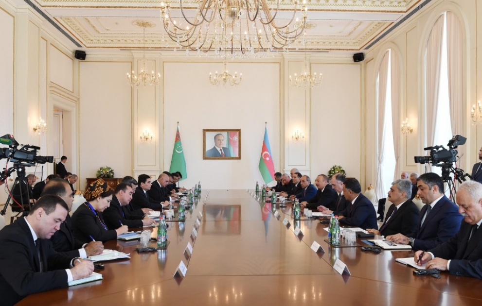 Presidents of Azerbaijan and Turkmenistan held expanded meeting