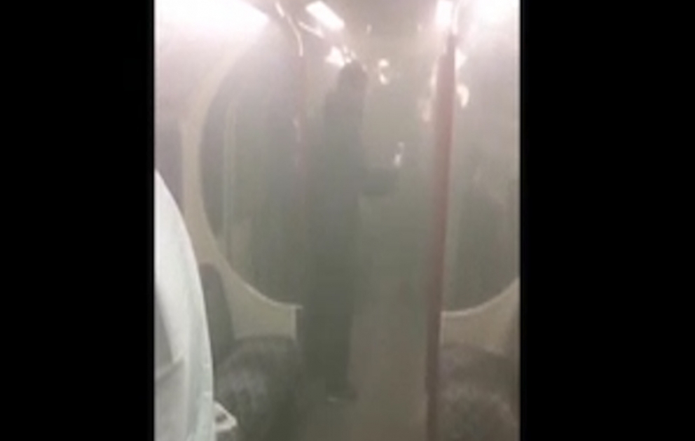 В лондонском метро загорелся поезд