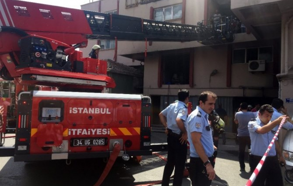 İstanbulda yanğın: 1 ölü, 10 yaralı