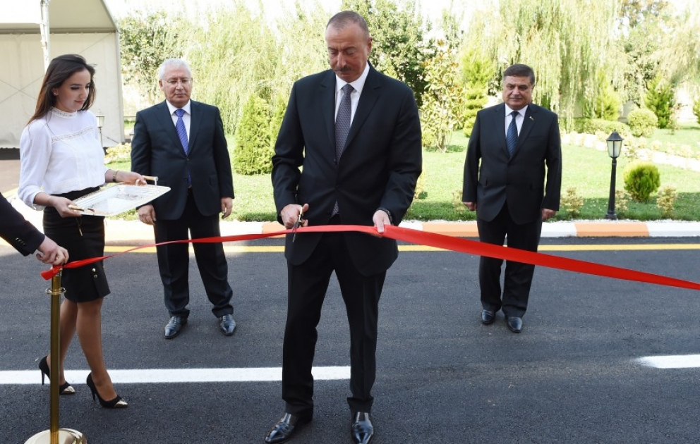 Prezident İlham Əliyev Göygöl Zona Baytarlıq Laboratoriyasında yaradılan şəraitlə tanış olub