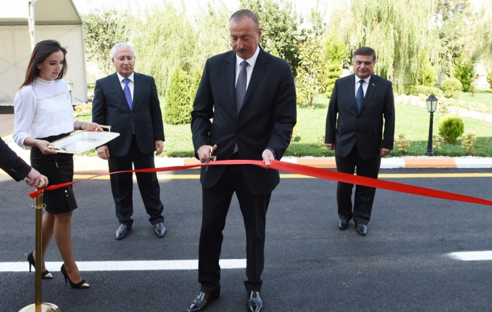 Staatspräsident Ilham Aliyev besucht zonales Veterinärlabor in Göygöl