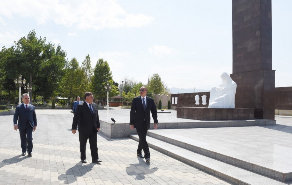 Göygöl: Le président Ilham Aliyev inspecte les travaux dans le Parc de la Victoire