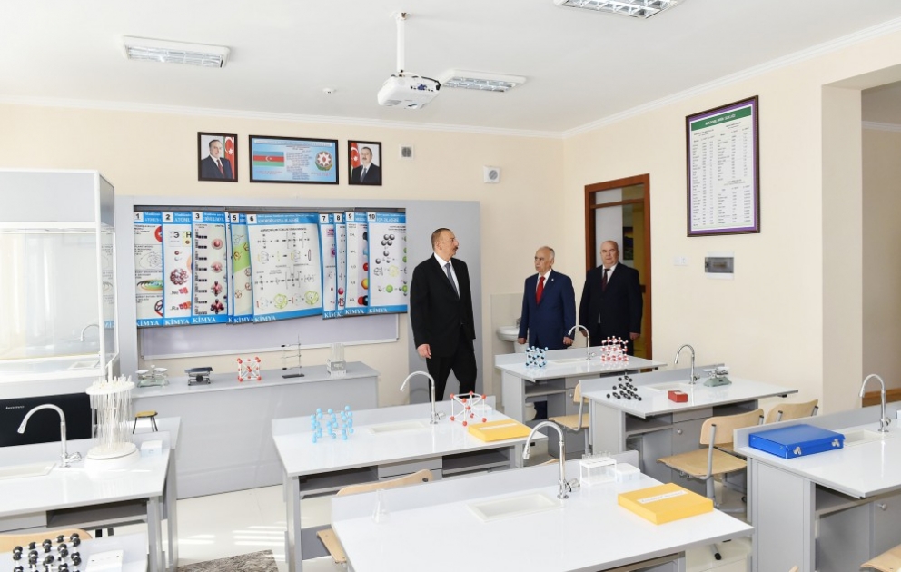 Prezident İlham Əliyev Bakıdakı 257 nömrəli məktəbdə yaradılan şəraitlə tanış olub