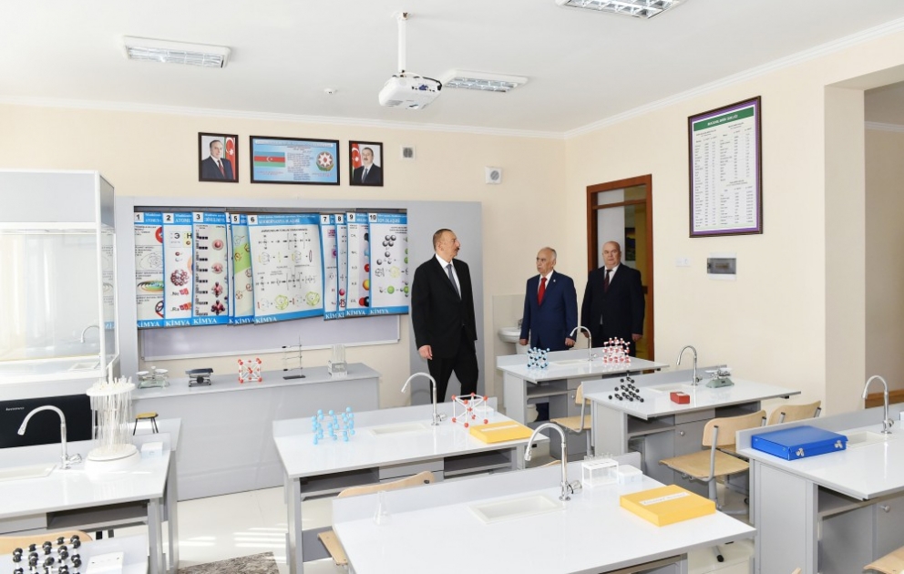 Le président Ilham Aliyev a inspecté les conditions créées dans le nouveau bâtiment d'enseignement de l'école №257 à Bakou