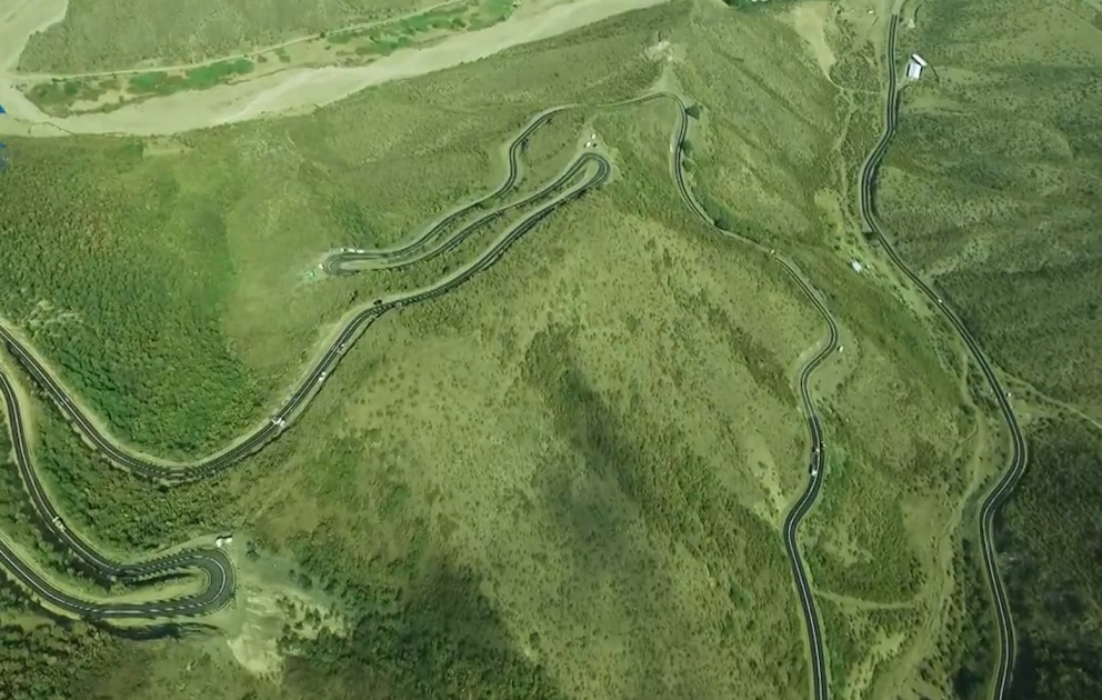 Schöne Ansichten von Autostraße Schamkir-Yeni Göytschä-Dag Dschäyir