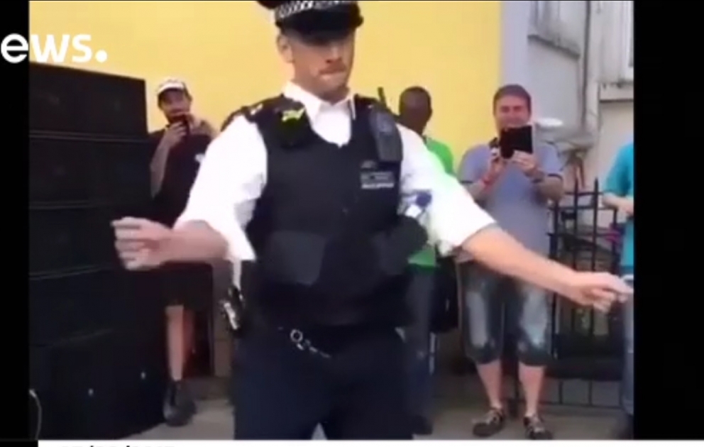London polisindən maraqlı rəqs