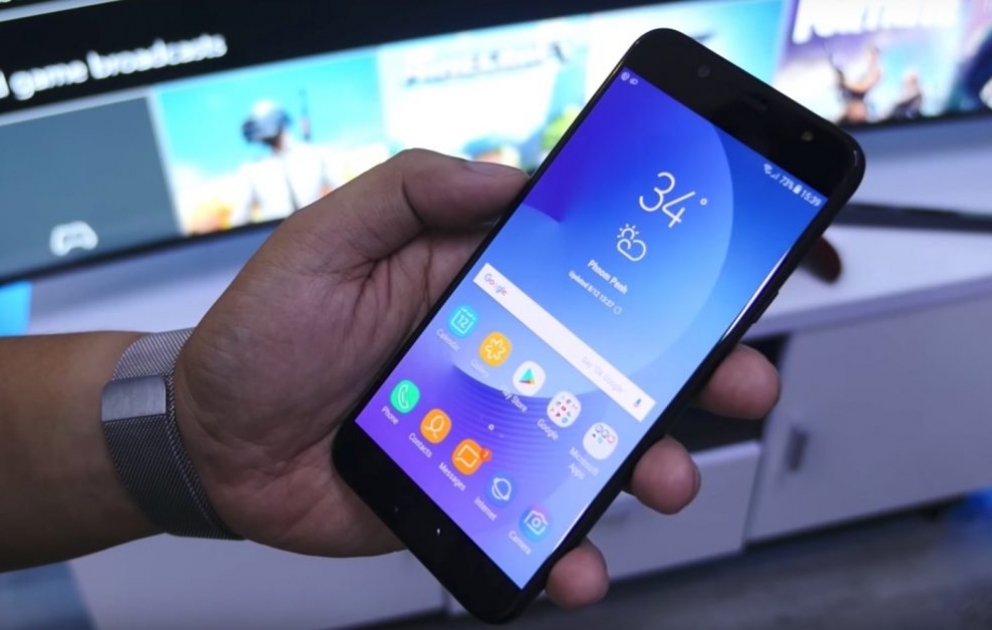 “Samsung Galaxy J7+” sentyabrın 22-də satışa çıxarılacaq
