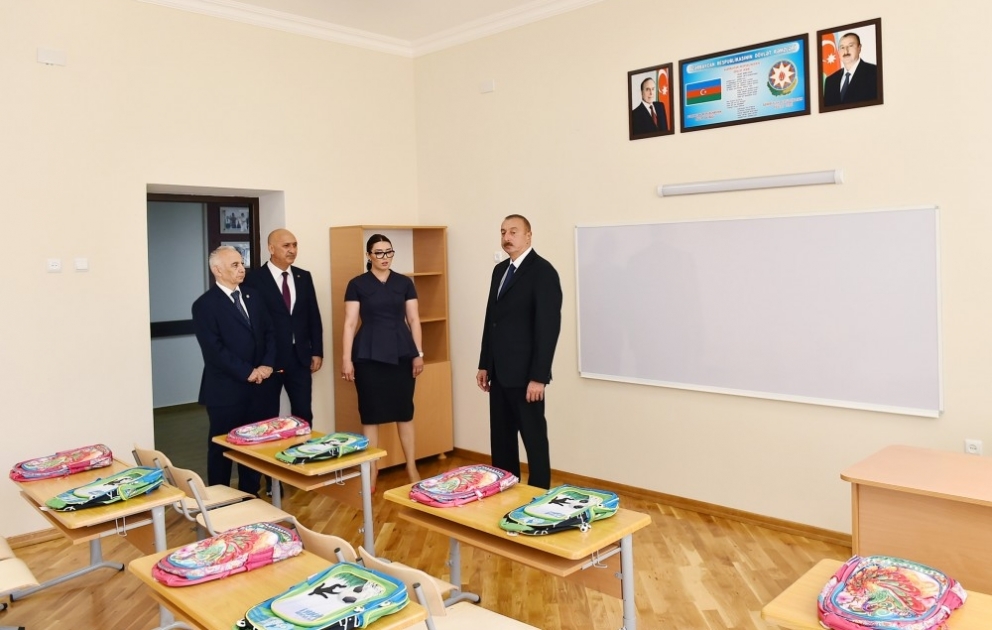 Президент Ильхам Алиев ознакомился с условиями, созданными в школе-лицее номер 62 Низаминского района после реконструкции