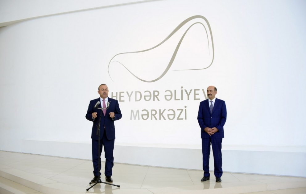 Heydər Əliyev Mərkəzində müasir türk sənətkarlarının əsərlərindən ibarət sərgi açılıb