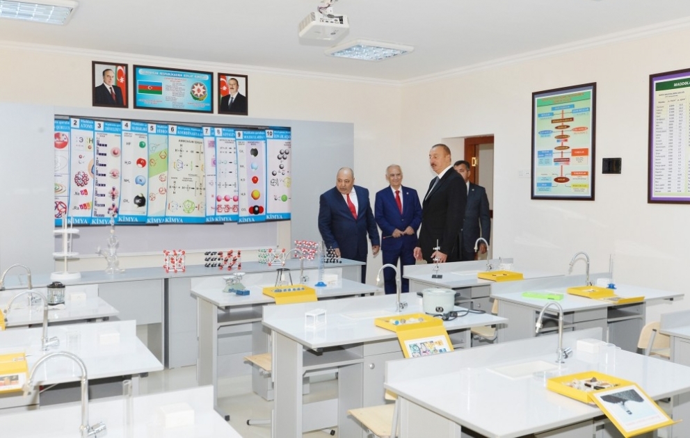 Prezident İlham Əliyev Bakının Nərimanov rayonundakı 212 saylı məktəbdə yaradılan şəraitlə tanış olub