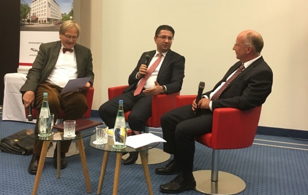 Ölkəmizin Almaniyadakı səfiri Ramin Həsənov Azərbaycana aid sualları cavablandırıb