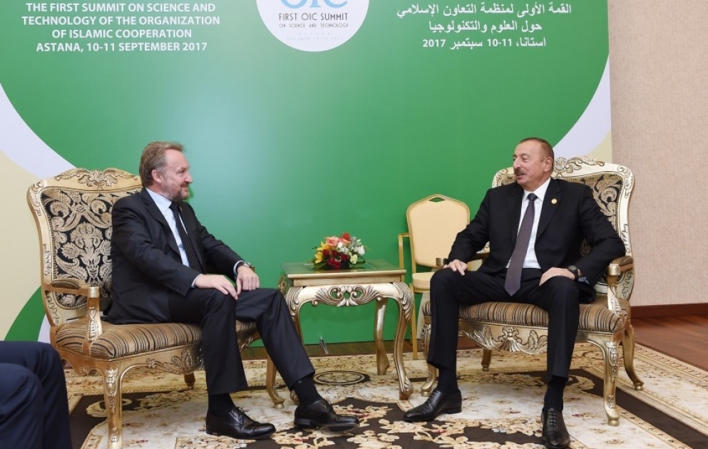 Prezident İlham Əliyev Astanada Bosniya və Herseqovinanın Rəyasət Heyətinin üzvü Bakir İzetbeqoviç ilə görüşüb