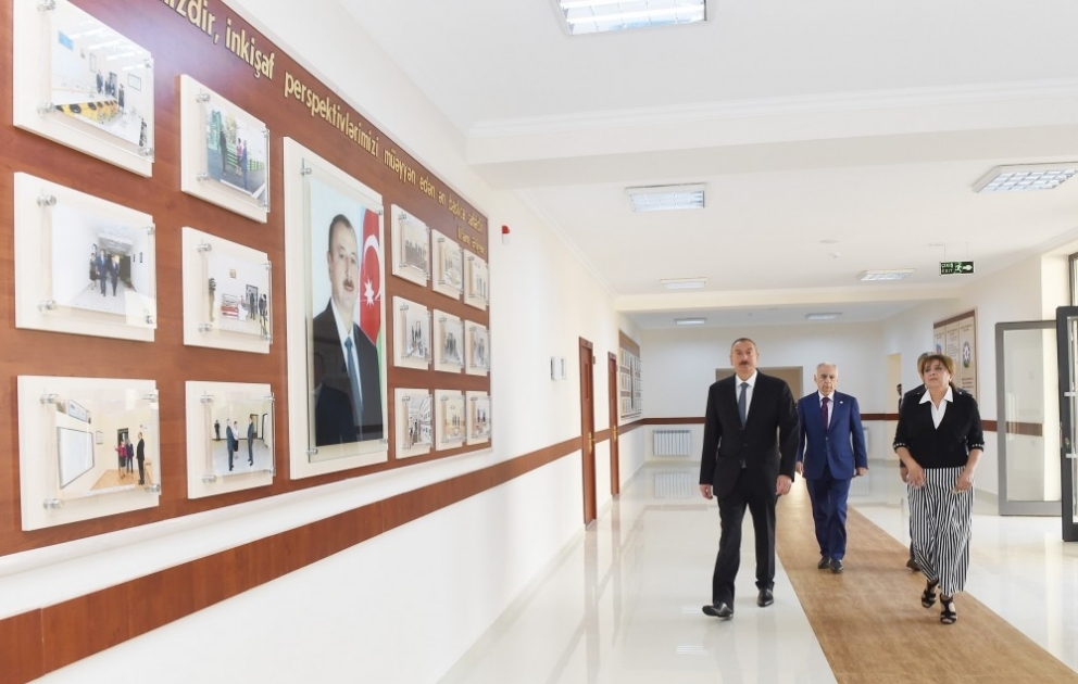 Prezident İlham Əliyev Səbail rayonundakı 239 nömrəli məktəbdə əsaslı yenidənqurmadan sonra yaradılan şəraitlə tanış olub