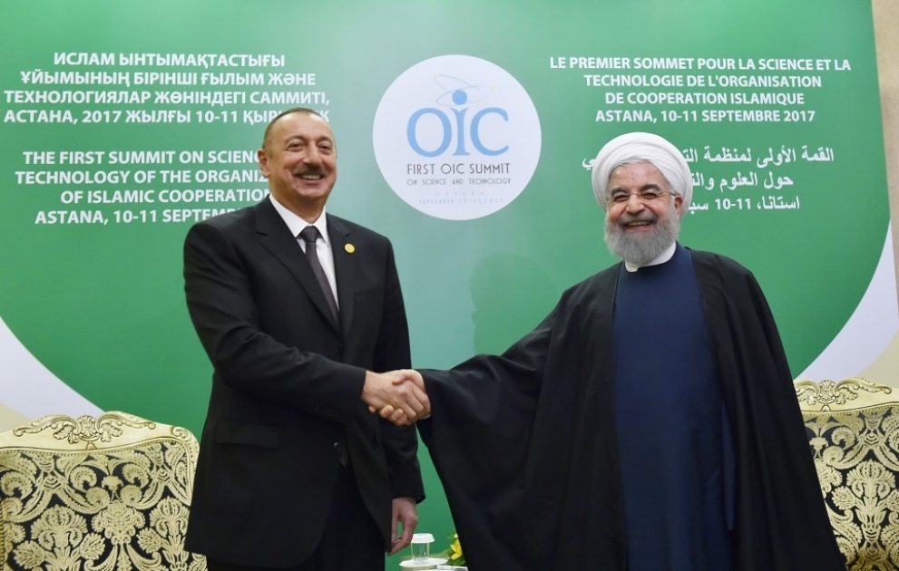 Präsident Ilham Aliyev und Präsident Hassan Rohani treffen sich in Astana