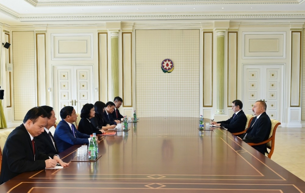 Le président Ilham Aliyev a reçu une délégation conduite par la secrétaire du Comité central du Parti communiste vietnamien