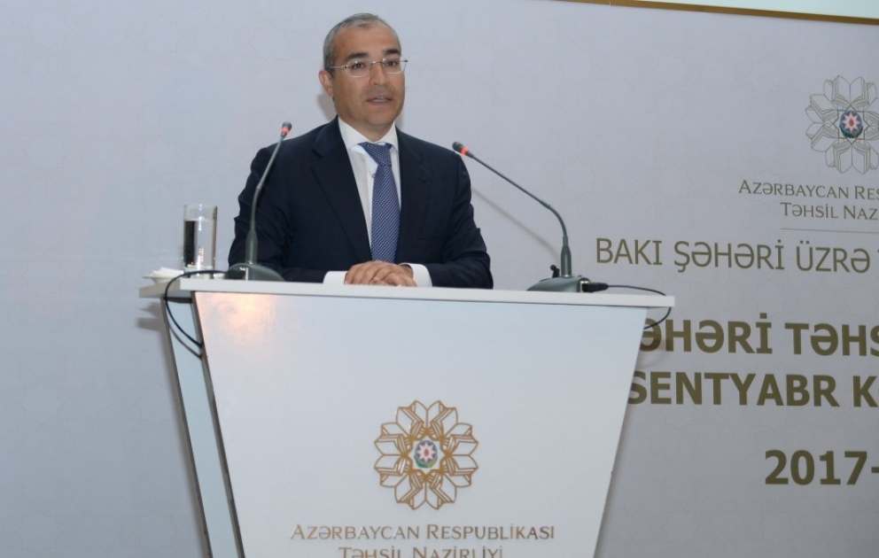 Bakı şəhəri təhsil işçilərinin ənənəvi sentyabr konfransı keçirilib
