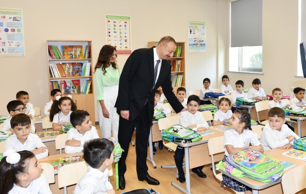 Президент Ильхам Алиев принял участие в открытии нового здания школы-лицея номер 20 имени Арифа Гусейнзаде
