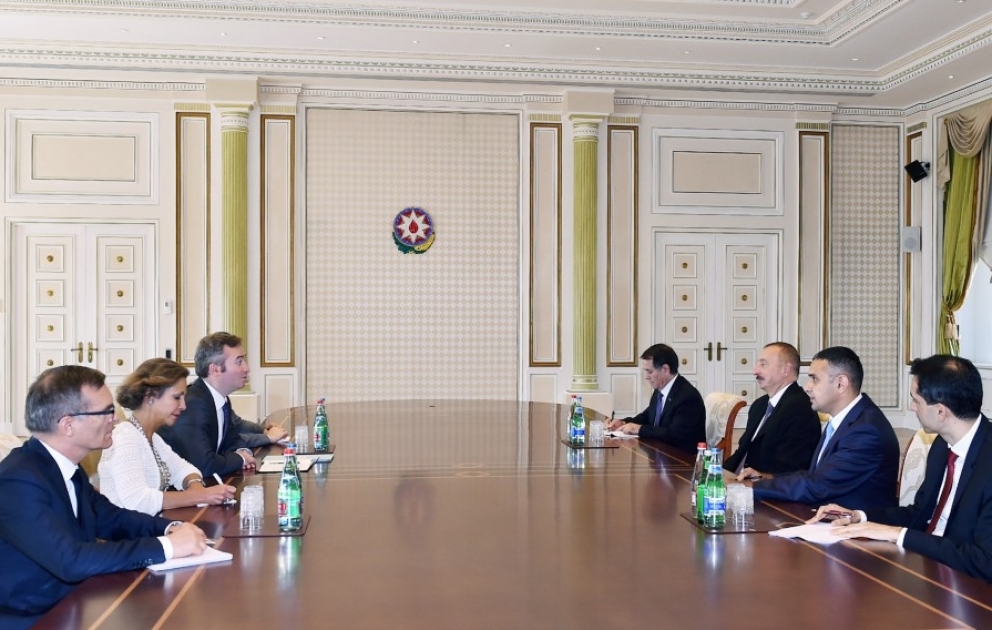 Präsident Ilham Aliyev empfängt französischen Staatssekretär für Europa und auswärtige Angelegenheiten
