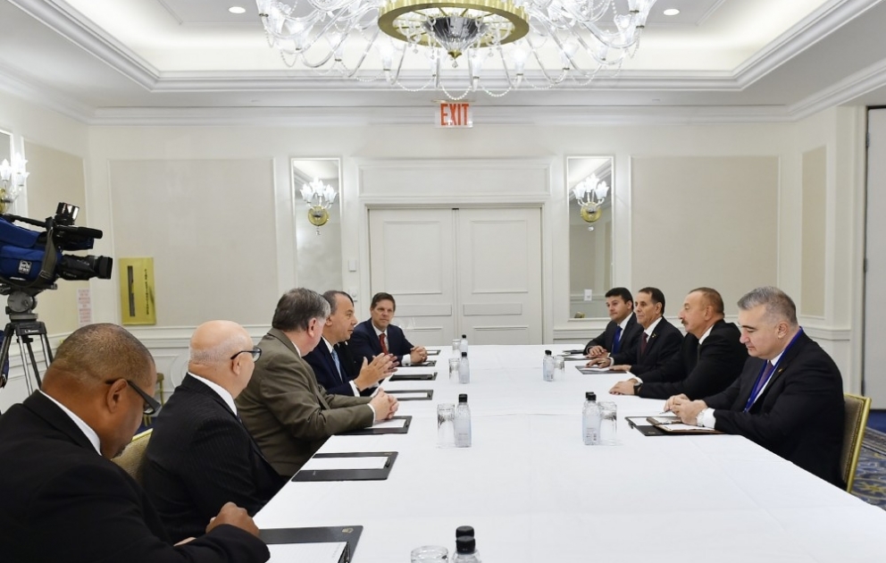 Entretien du président azerbaïdjanais avec le président  du Fondation américaine pour la compréhension ethnique et un certain nombre de chefs religieux