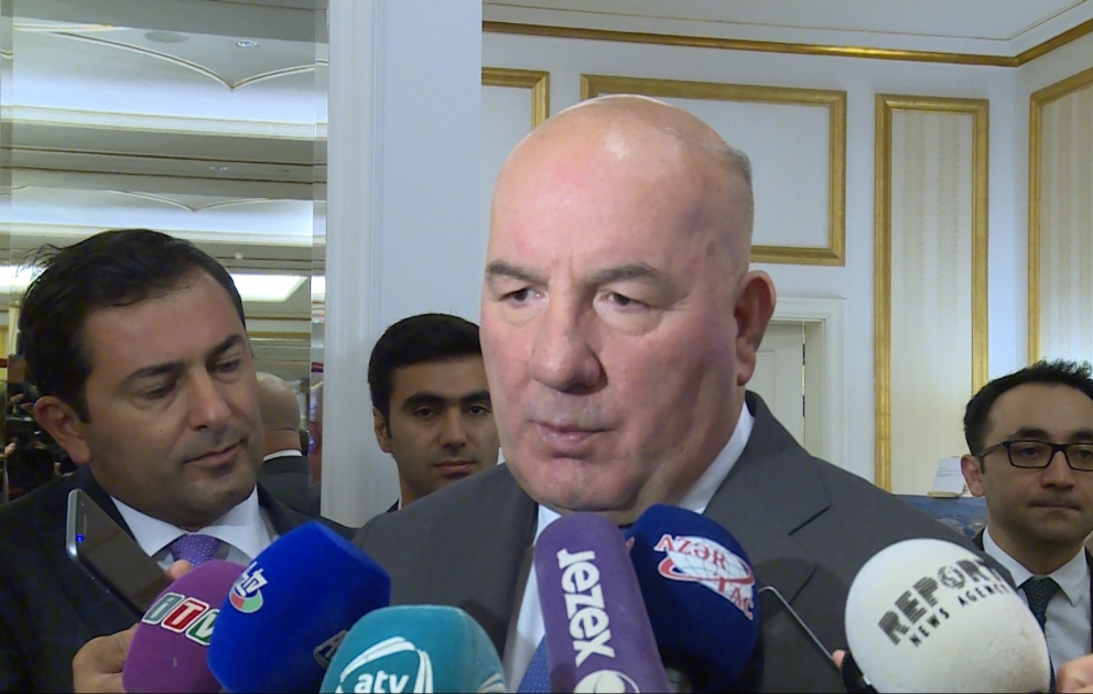 Elman Rüstəmov: Manatın gələcək məzənnəsi üçün hər hansı risk yoxdur