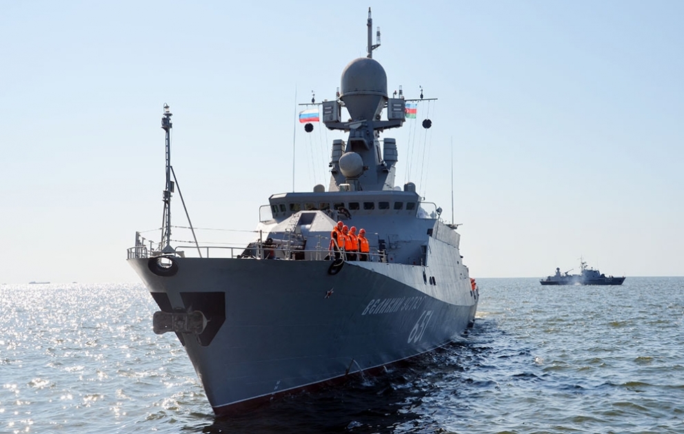 Военные корабли Каспийской флотилии ВМФ России прибыли в Баку