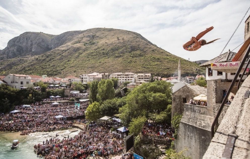 “Red Bull Cliff Diving” suyatullanma yarışlarının beşinci mərhələsinə yekun vurulub
