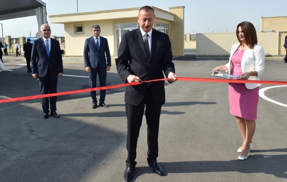 Президент Азербайджана Ильхам Алиев принял участие в открытии Балаханского промышленного парка